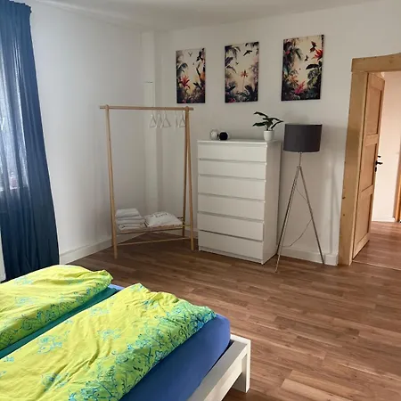Beautiful, Renovated, Private Above Bakery דירה