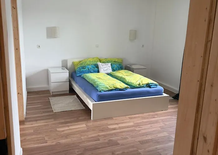 Beautiful, Renovated, Private Above Bakery דירה